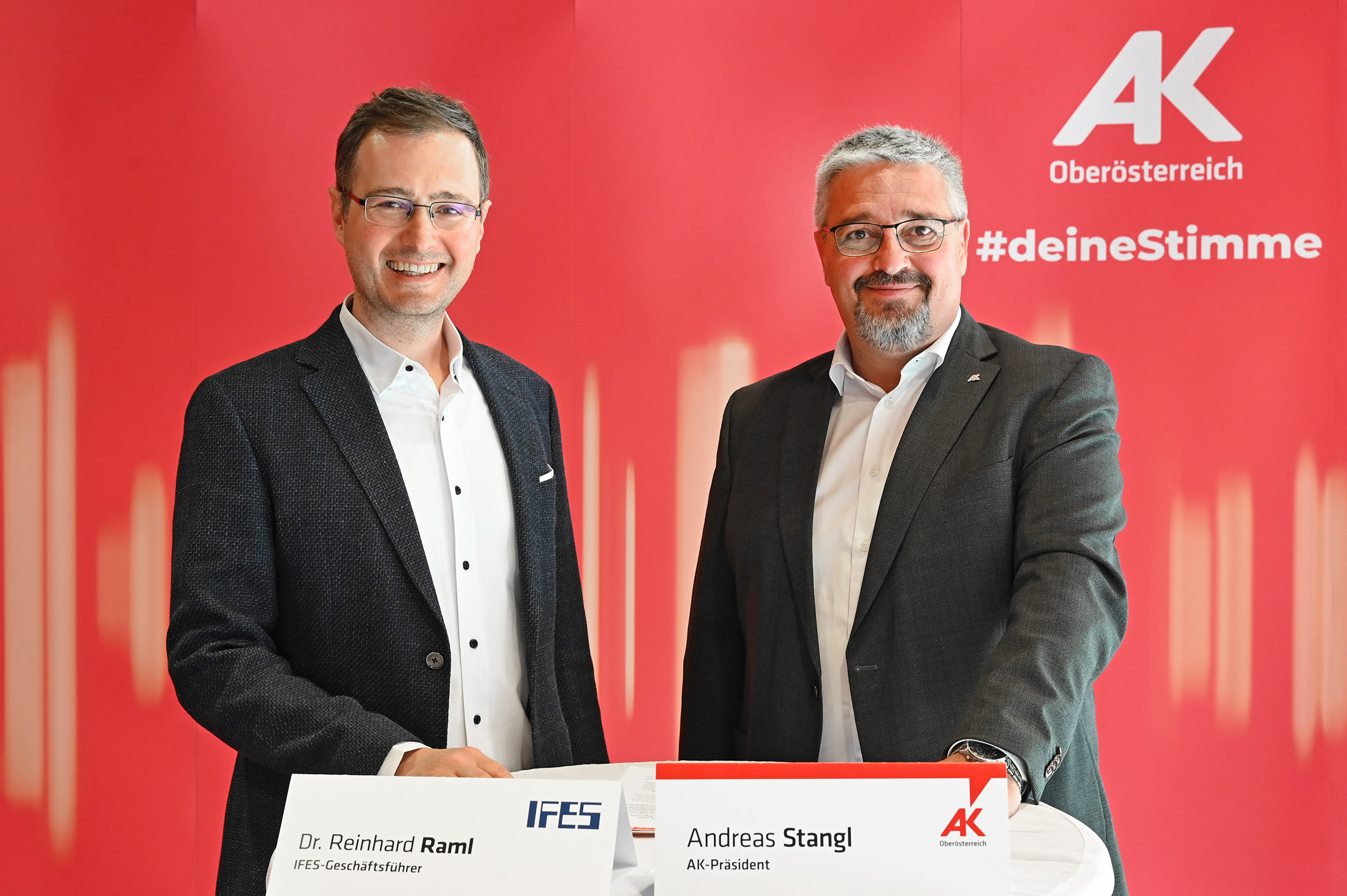Pressekonferenz der Arbeiterkammer Oberösterreich: Im Bild (von links nach recht): IFES-Geschäftsführer Dr. Reinhard Raml und Andreas Stangl, AK-Präsident in Oberösterreich